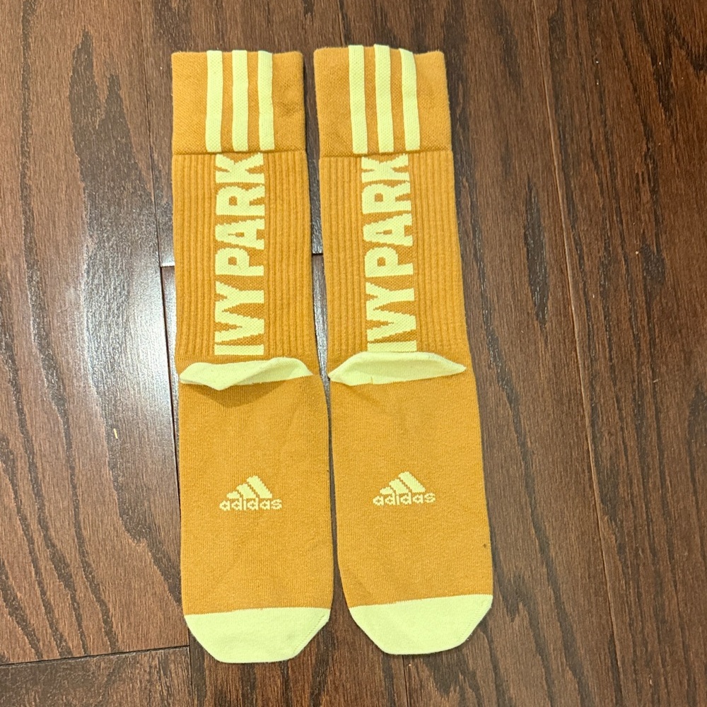 IVY PARK  Athletic Socks in neon Yellow and tan